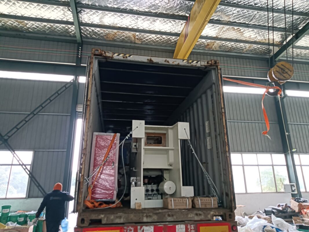 مكبس ثني CNC من رومانيا - WE67K-220T4100