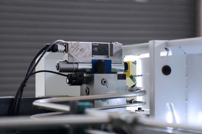 Pourquoi le positionnement de la butée arrière de la presse plieuse est-il imprécis ?