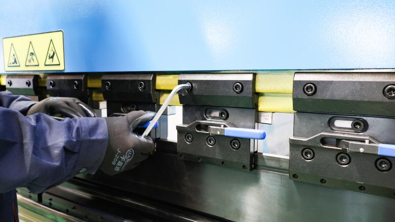 Press Brake Bolt Inspection