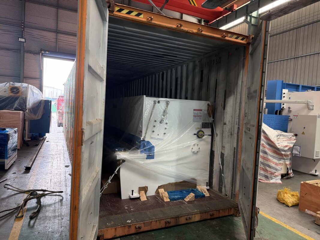 Cisaille à poutre oscillante USA-QC12K-6X4000