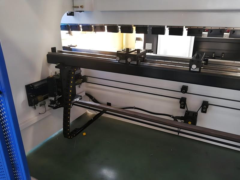 Comment résoudre les erreurs du système servo de la presse plieuse ?