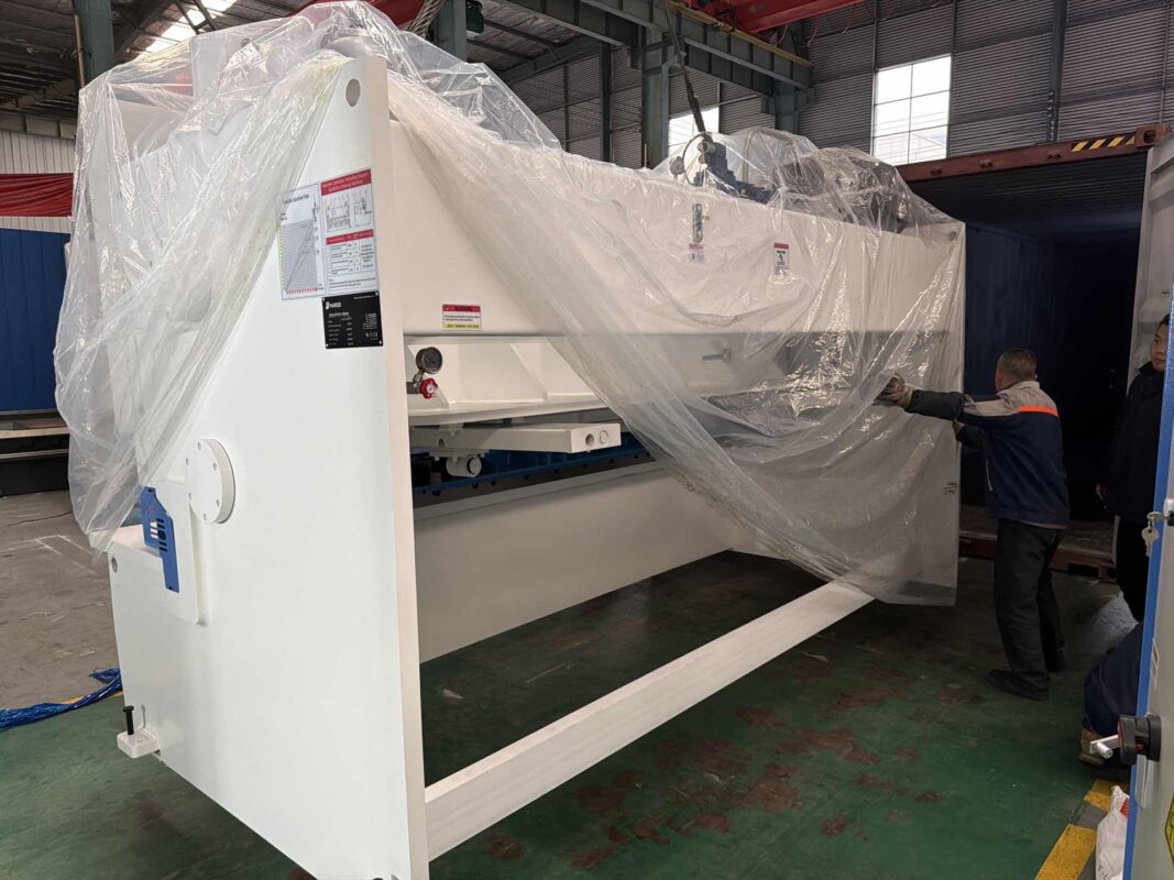 Bolivia-QC11K-16X3200 Guillotine Shear