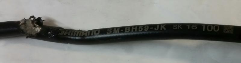 Jak rozwiązać problem wycieku oleju z prasy krawędziowej?