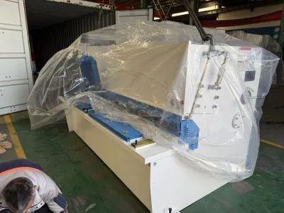 El Salvador-QC12K-8X2500 Swing Beam Shear