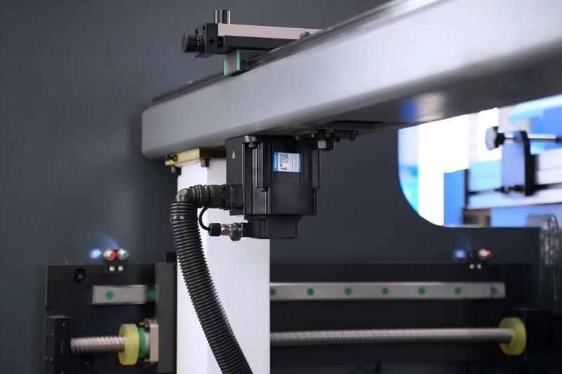 Comment résoudre les erreurs du système servo de la presse plieuse ?