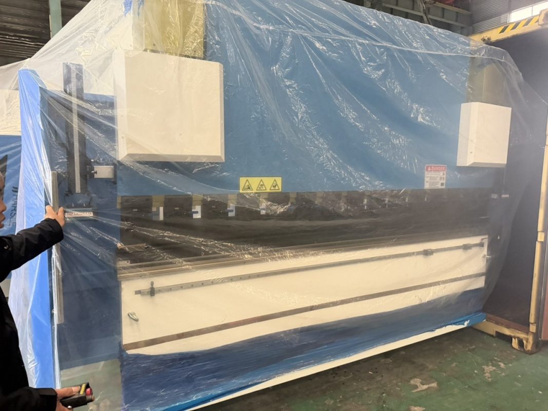 Израильский листогибочный пресс с ЧПУ WE67K-220T3200