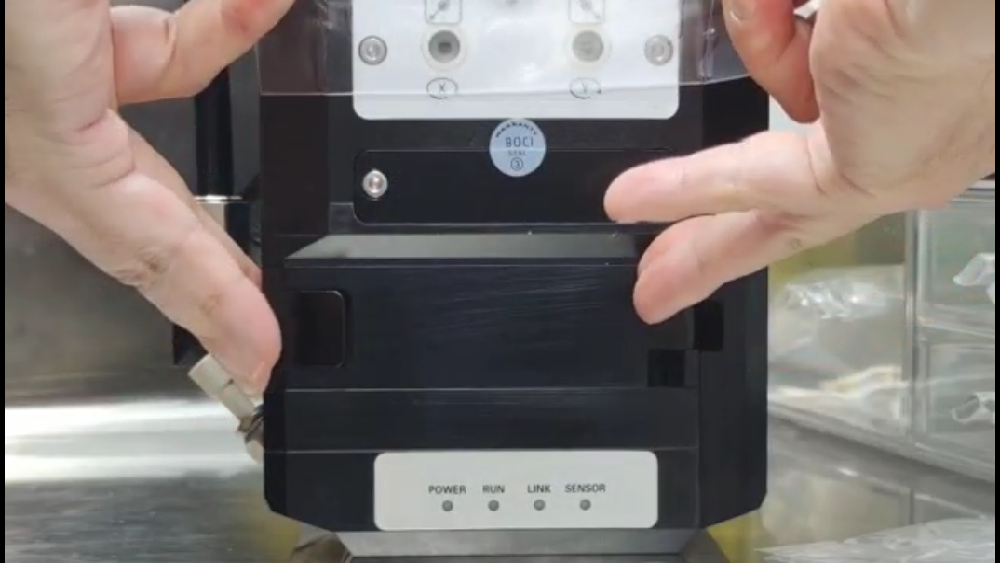 Come sostituire la lente protettiva della testina di taglio laser, passo dopo passo?