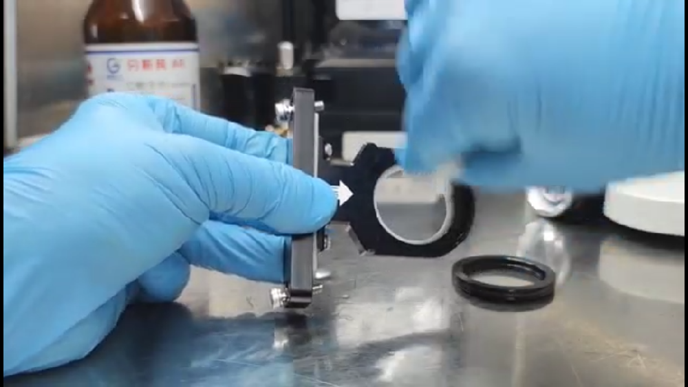 Come sostituire la lente protettiva della testina di taglio laser, passo dopo passo?