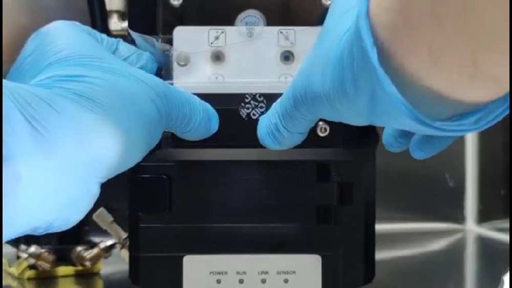 Come sostituire la lente protettiva della testina di taglio laser, passo dopo passo?