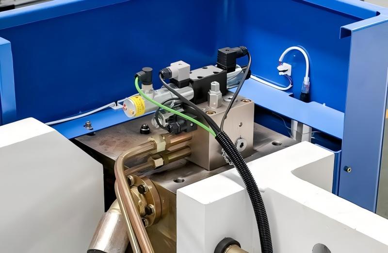 Wyciek oleju z prasy krawędziowej