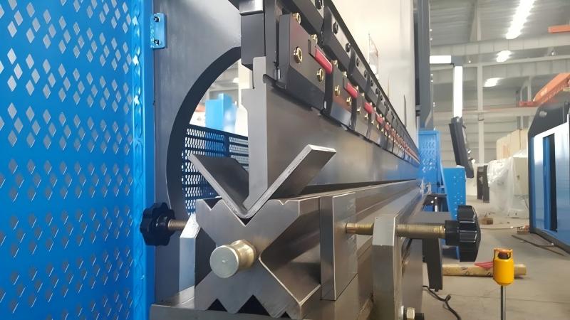 Problem z nagłym zatrzymaniem prasy krawędziowej