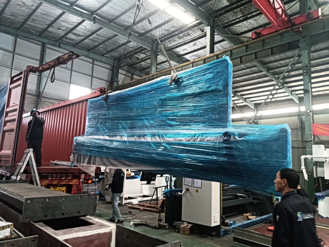 Brasil - Prensa Dobradeira CNC WE67K-400T6100