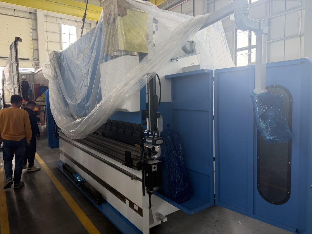 Canada-WE67K-300T4000 CNC Press Brake