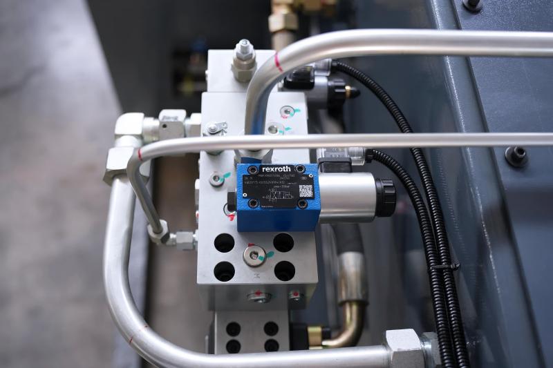 How to Ensure Safety in Automated Press Brake Loading Systems?