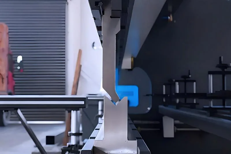 What Is the Safe Shutdown Procedure for Press Brake?