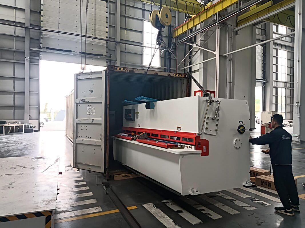 USA-QC12K-6X3200 Shearing Machine