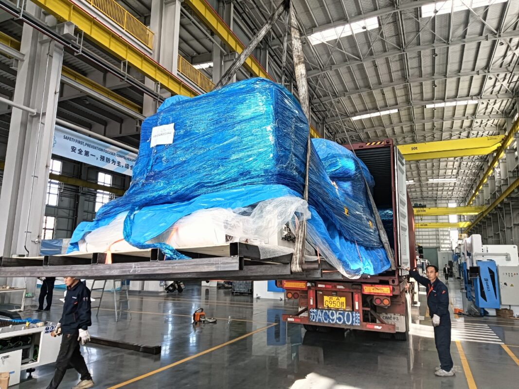USA-HSX-20000W-3015 Laser Cutting Machine