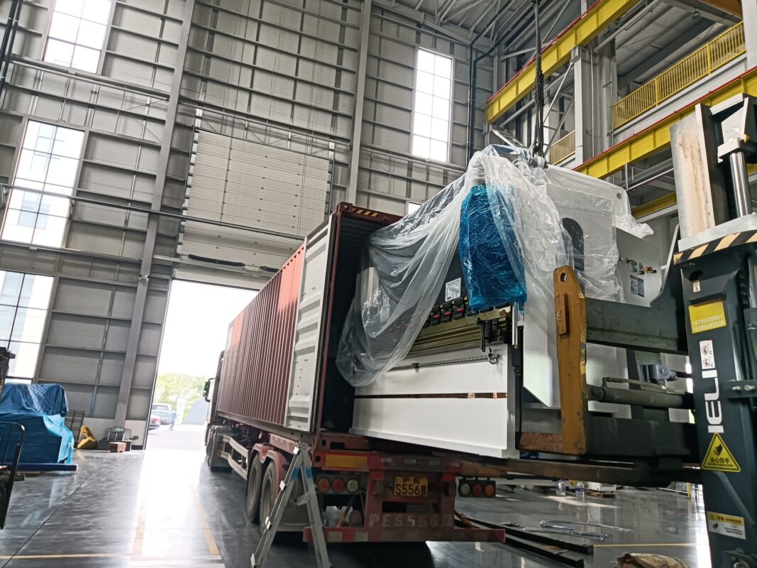USA-WE67K-110T2500 CNC Press Brake