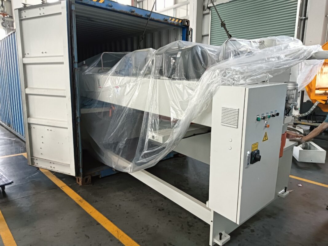 Australia-QC11K-12X3200 Guillotine Shear