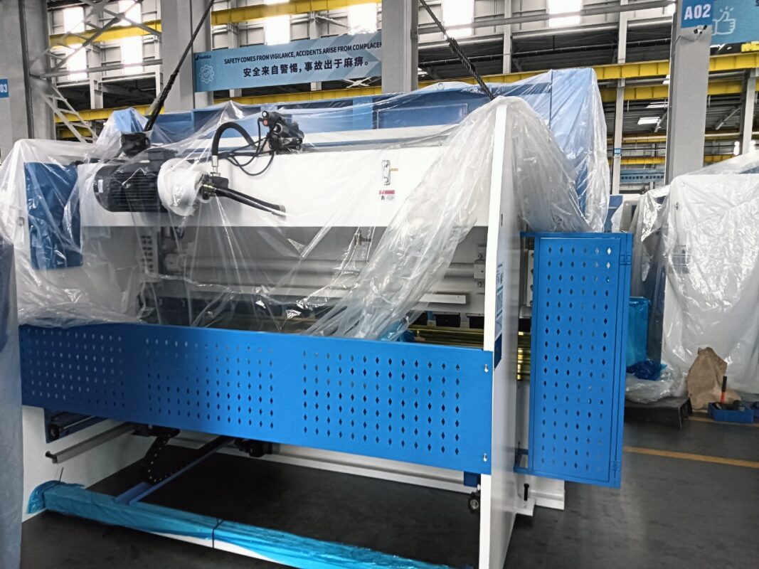 Brazil-WC67K-125T3200 Hydraulic Press Brake