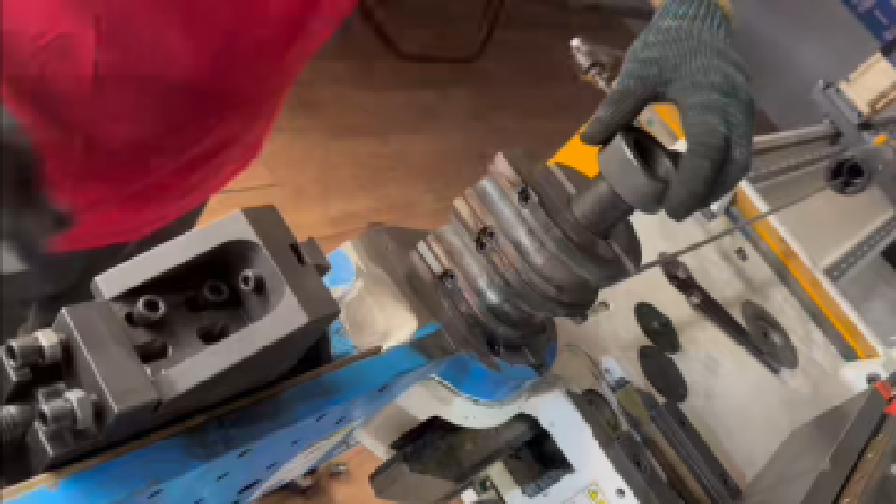 How to Perform Die Replacement on a Tube Bending Machine Efficiently?