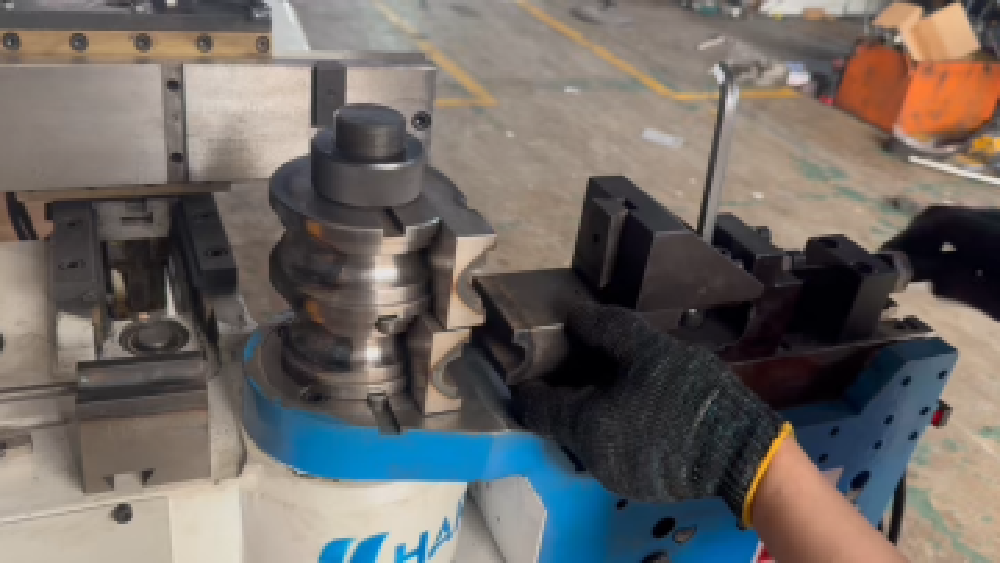 How to Perform Die Replacement on a Tube Bending Machine Efficiently?