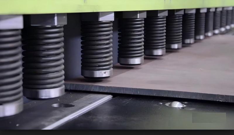 What Causes Shearing Machine Blade Damage?