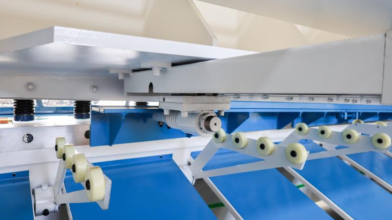 Shearing Machine Frame Bolt Tightness