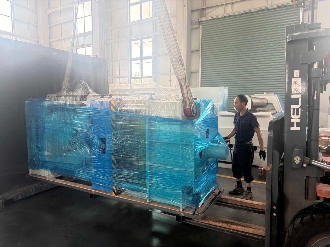 Poland-DrawPress Y27-200T Hydraulic Press