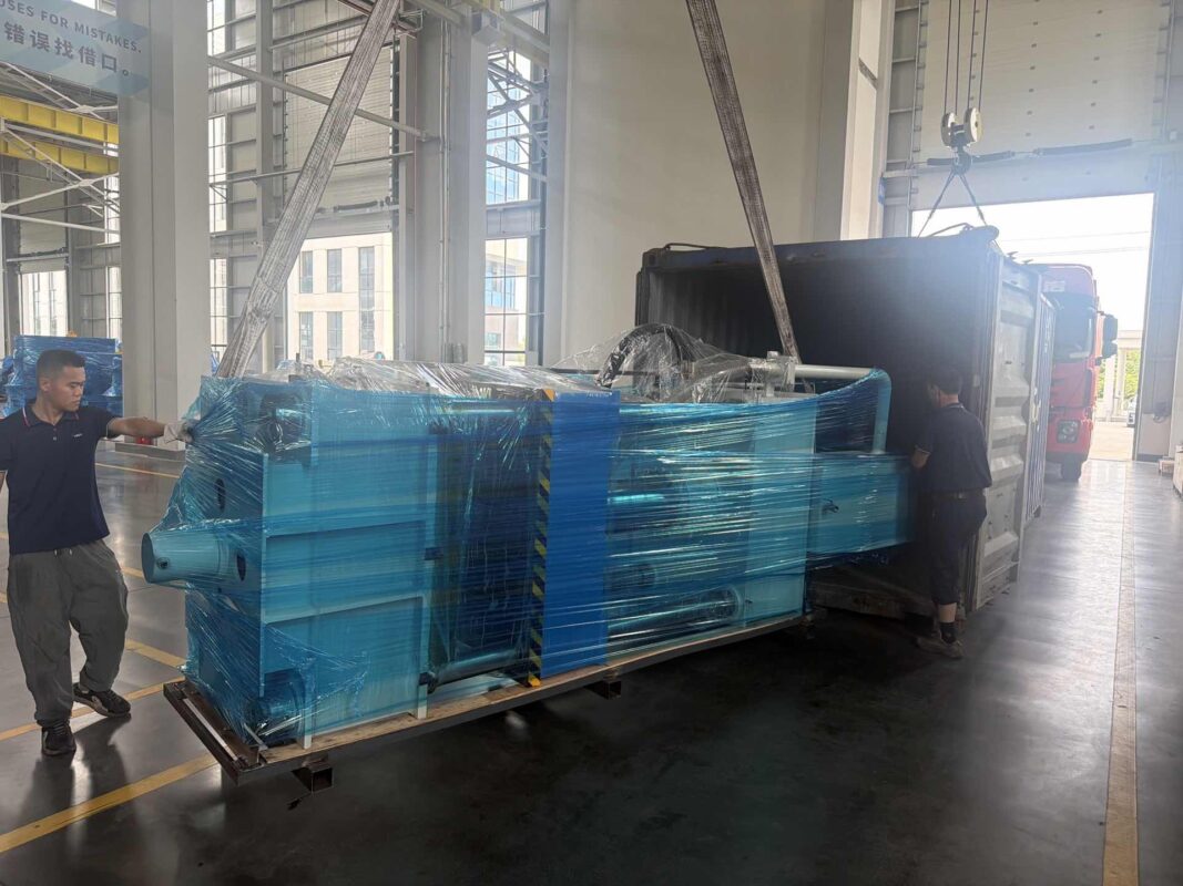 Poland-DrawPress Y27-200T Hydraulic Press