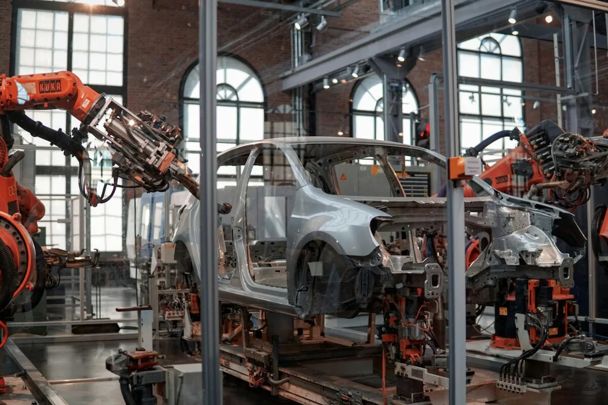 Car body assembly line with welding robots